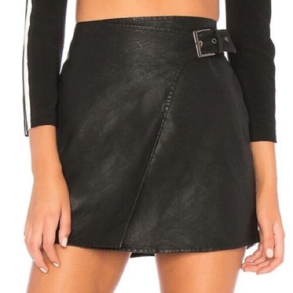 Size 4 jack by bb Dakota leather side buckle skirt